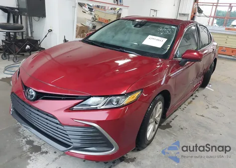 2022 Toyota Camry Le z USA, uszkodzony, nr VIN 4T1C11AK1NU675092